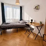 Auberge de jeunesse In - P13-19 *