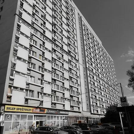 Hostel In - P13-19 *