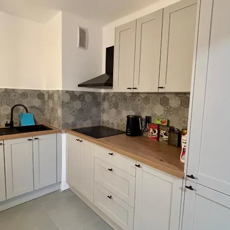 In - P13-19 Auberge de jeunesse *