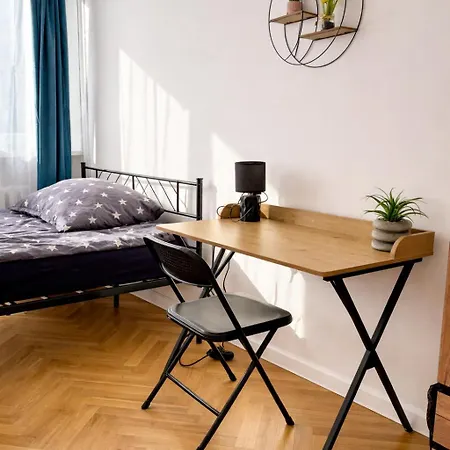Hostel In - P13-19 *