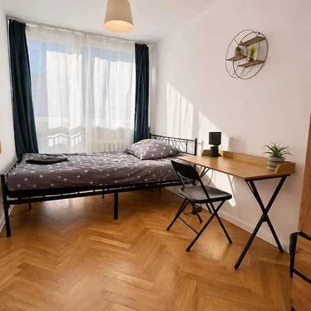 Hostel In - P13-19 *