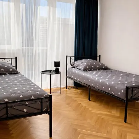 Hostel In - P13-19 *