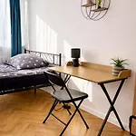 Hostel In - P13-19 *