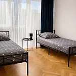 Hostel In - P13-19 *